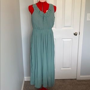 EUC boutique brand mint pleated maxi skirt